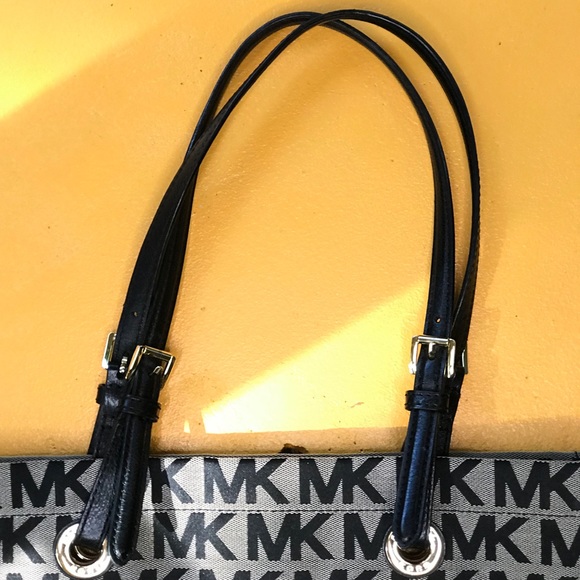 Michael Kors Tote Bag - Picture 5 of 6